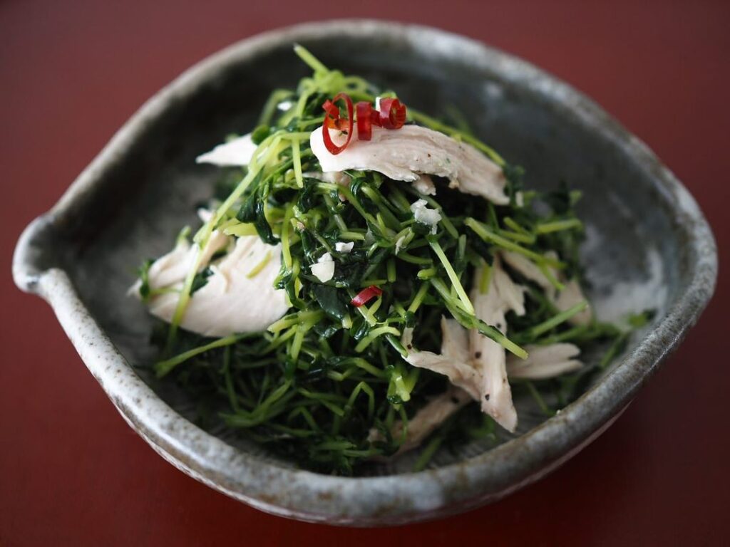 Two types of quick Japanese Aemono-salads with boiled pea sprouts/ 豆苗を使った和え物2品