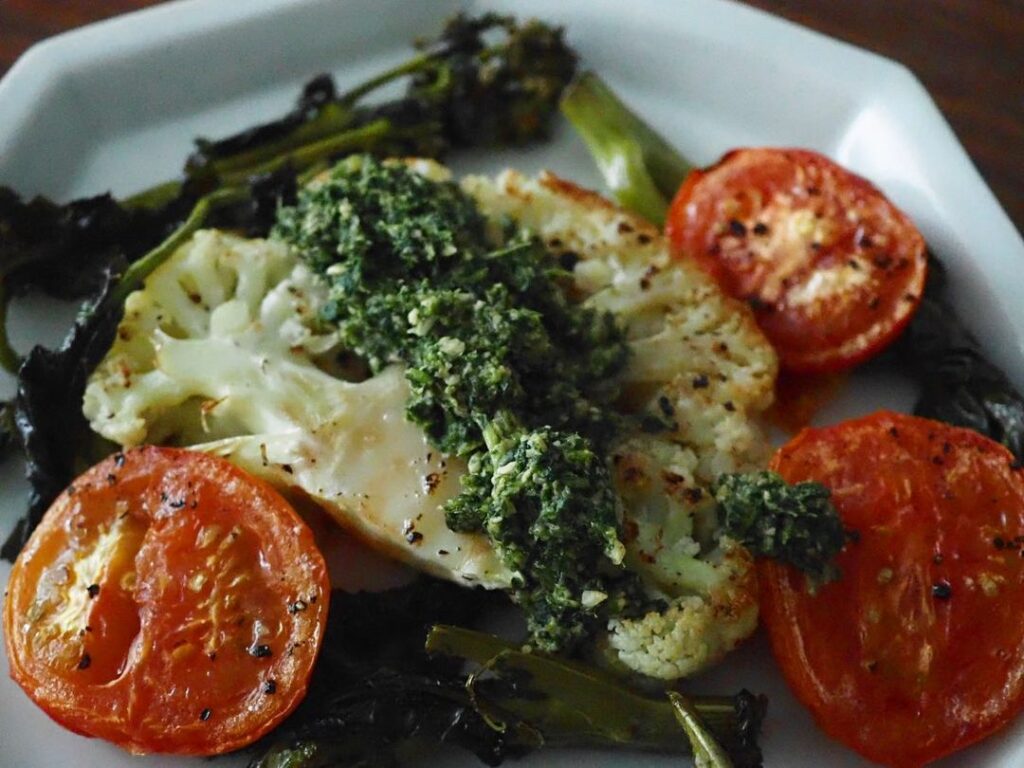 Oven Roasted Cauliflower Steak with Coriander Pesto / カリフラワーステーキとパクチーペスト