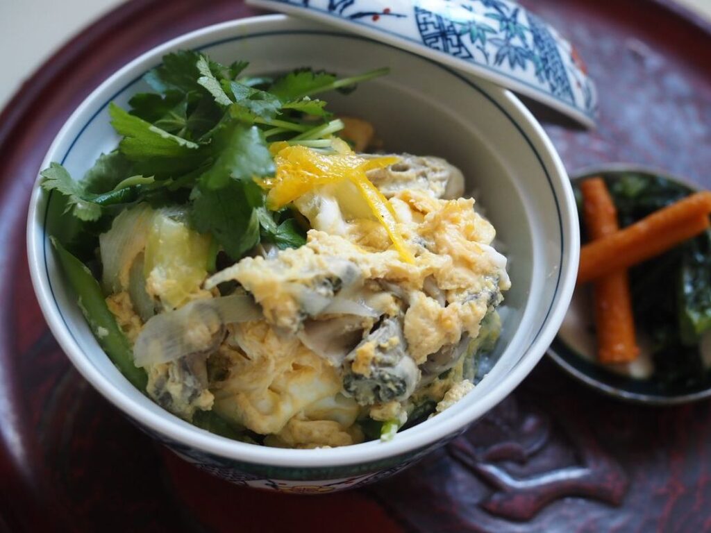 Cooked Oyster donburi, “Tamagotoji” style, simmered in dashi broth egg / 牡蠣の卵とじ丼