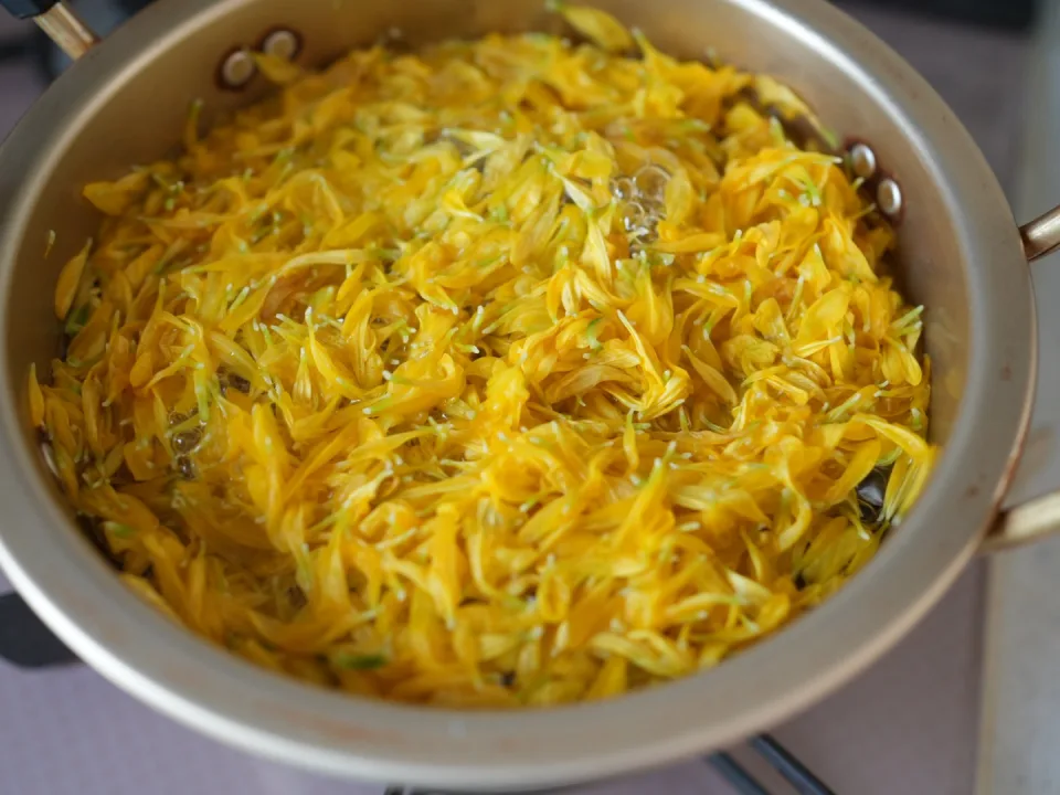 Chrysanthemum pickles