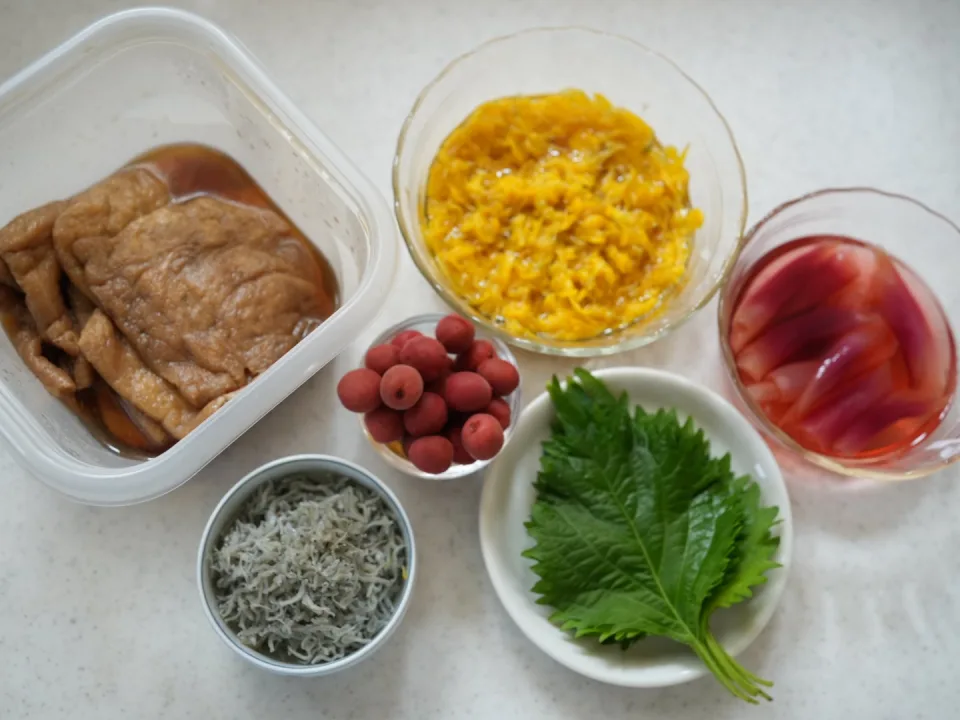 Chrysanthemum Inari Sushi